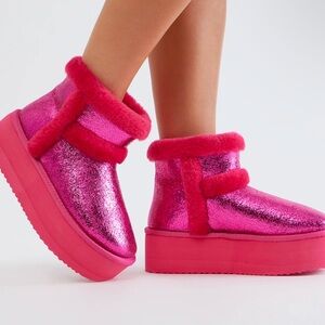 Swiss Alps Faux Fur Booties Pink